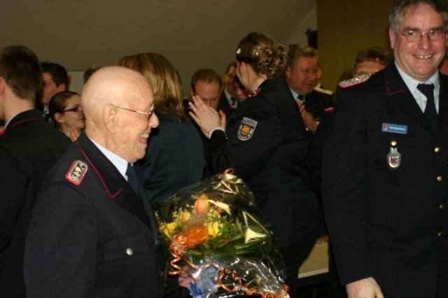 2012-02-11 -20- JHV FF BLtbg Ehrenmitglied W. Peix (3)